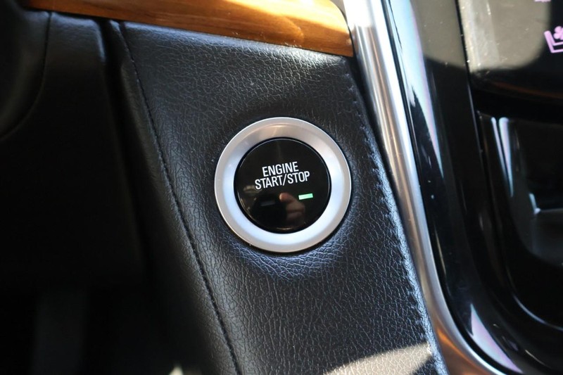 Cadillac Escalade ESV Vehicle Full-screen Gallery Image 28