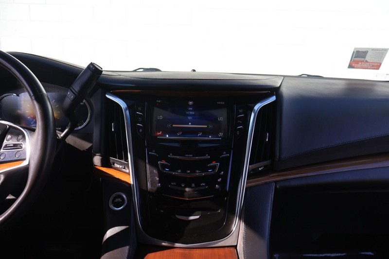 Cadillac Escalade ESV Vehicle Full-screen Gallery Image 29
