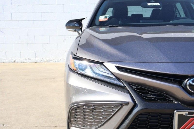 Toyota Camry Vehicle Full-screen Gallery Image 03