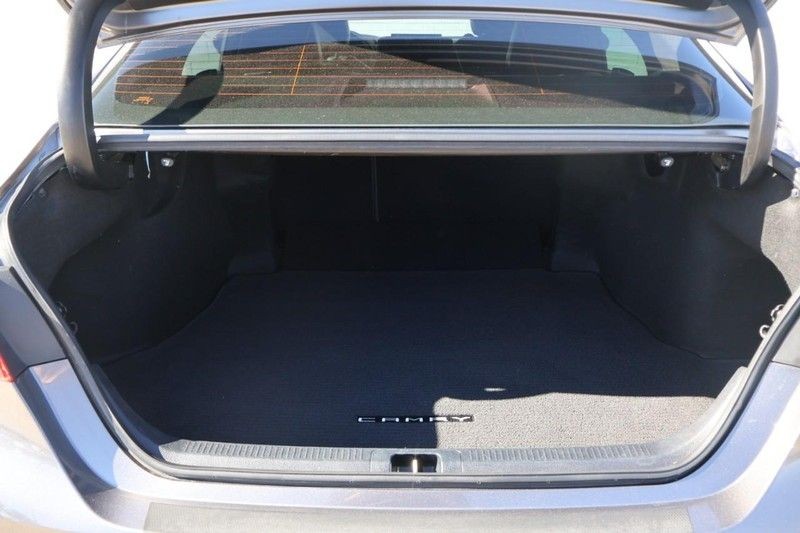 Toyota Camry Vehicle Full-screen Gallery Image 08