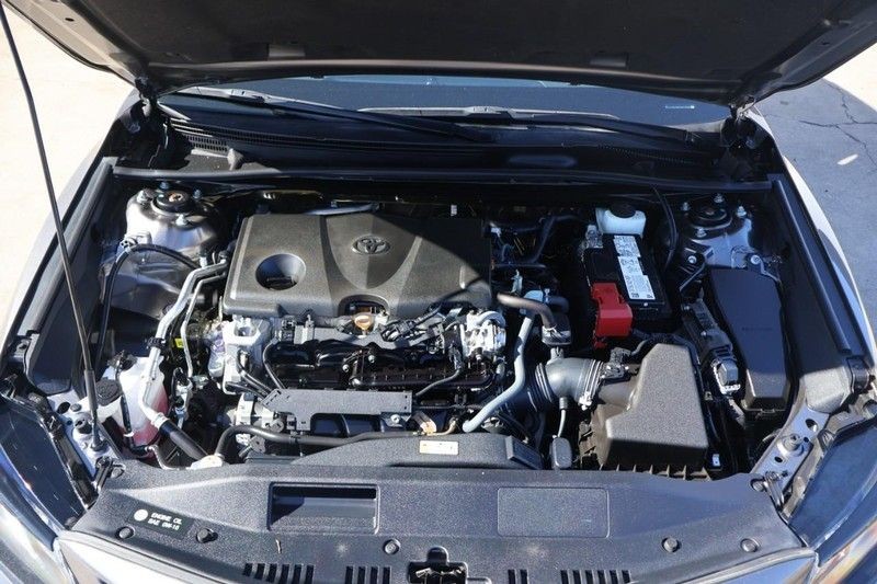 Toyota Camry Vehicle Full-screen Gallery Image 12