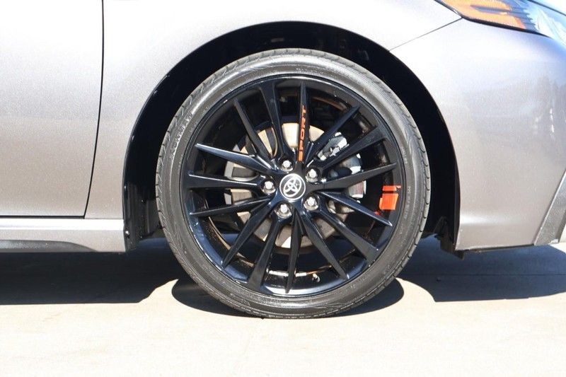 Toyota Camry Vehicle Full-screen Gallery Image 13