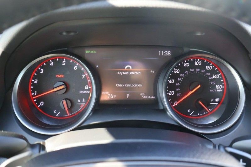 Toyota Camry Vehicle Full-screen Gallery Image 24