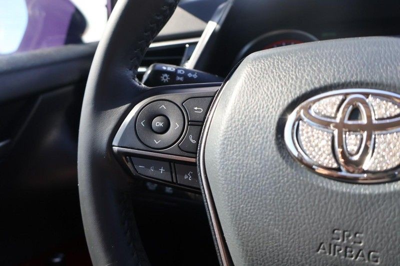 Toyota Camry Vehicle Full-screen Gallery Image 26