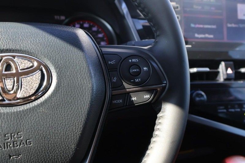 Toyota Camry Vehicle Full-screen Gallery Image 27