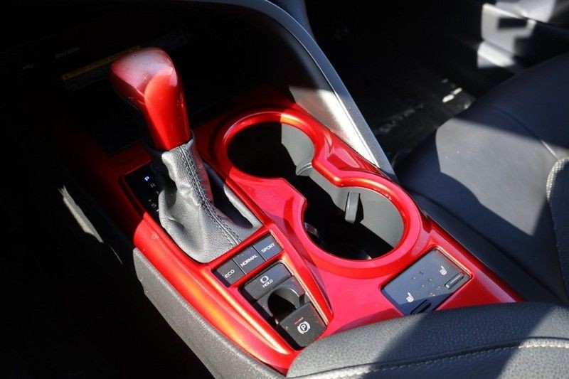 Toyota Camry Vehicle Full-screen Gallery Image 32