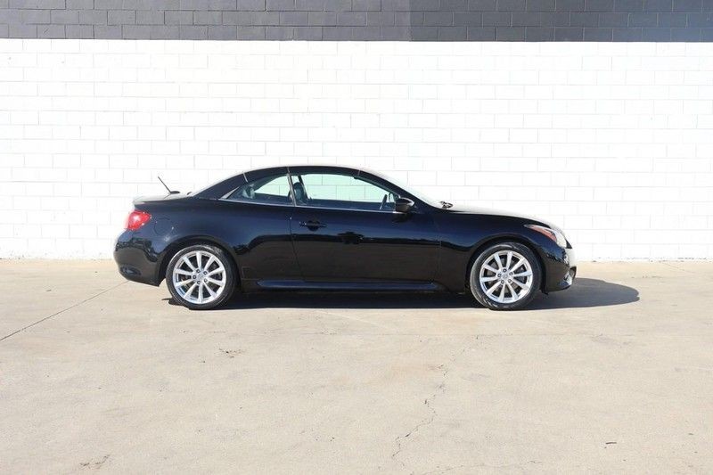 INFINITI G37 Convertible Vehicle Full-screen Gallery Image 04