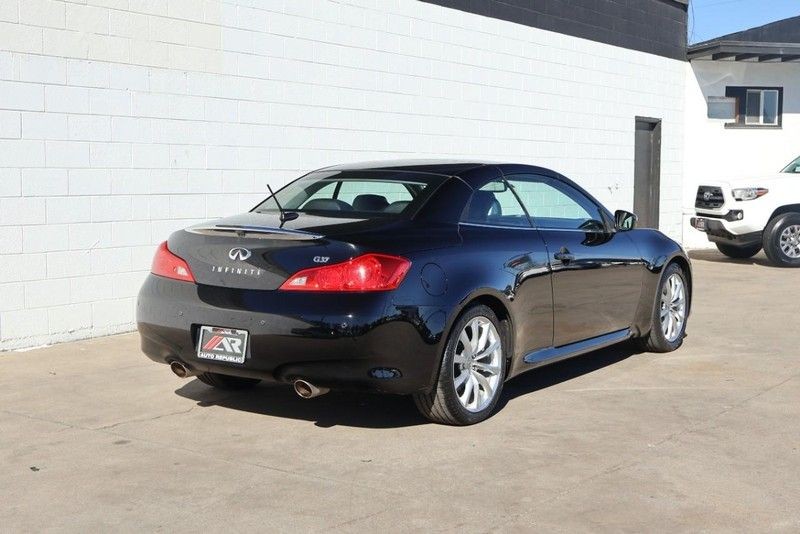 INFINITI G37 Convertible Vehicle Full-screen Gallery Image 05