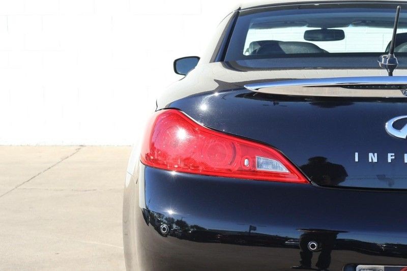 INFINITI G37 Convertible Vehicle Full-screen Gallery Image 07