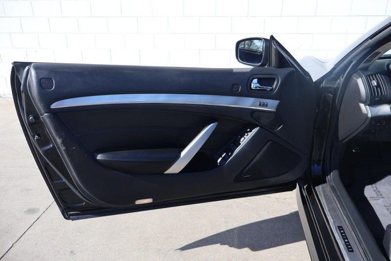 INFINITI G37 Convertible Vehicle Full-screen Gallery Image 14