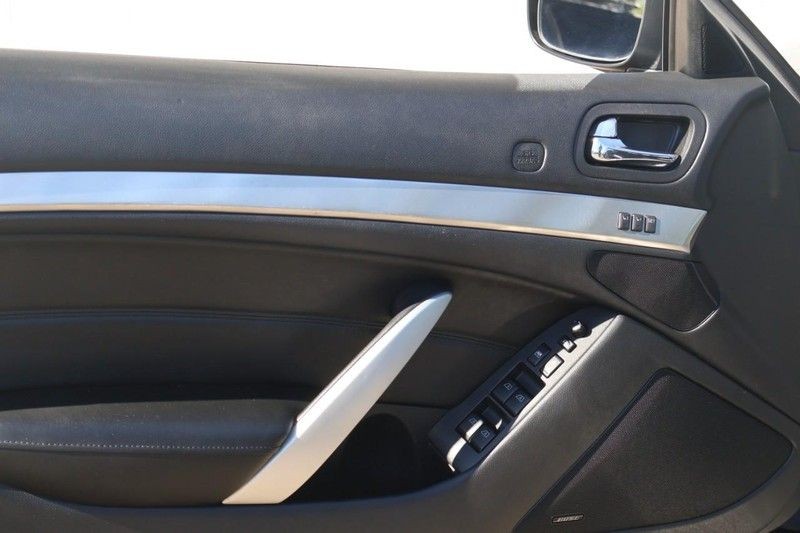 INFINITI G37 Convertible Vehicle Full-screen Gallery Image 15