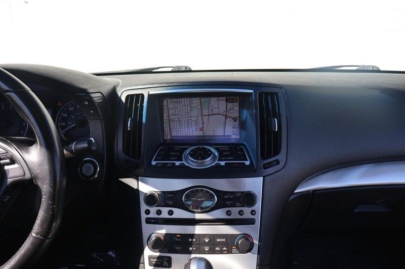 INFINITI G37 Convertible Vehicle Full-screen Gallery Image 22