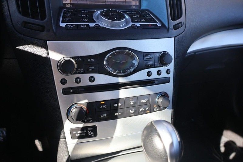 INFINITI G37 Convertible Vehicle Full-screen Gallery Image 29