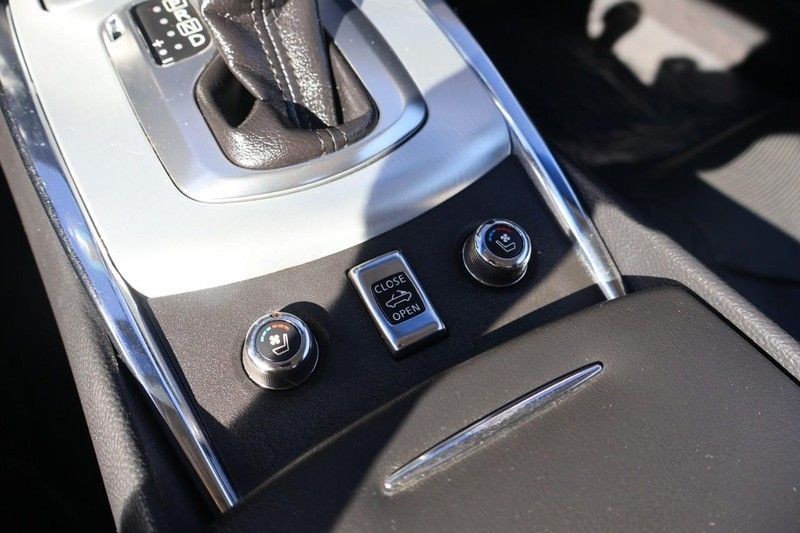 INFINITI G37 Convertible Vehicle Full-screen Gallery Image 31