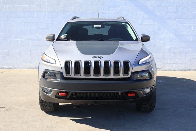 Jeep Cherokee Vehicle Full-screen Gallery Image 02