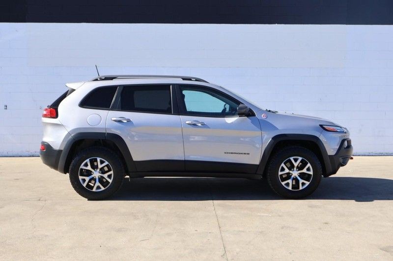 Jeep Cherokee Vehicle Full-screen Gallery Image 04