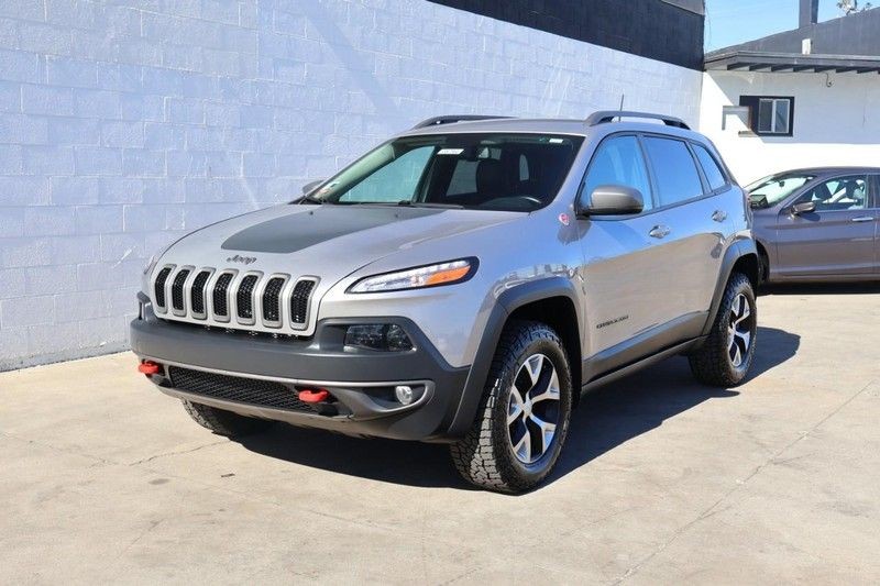 Jeep Cherokee Vehicle Full-screen Gallery Image 11