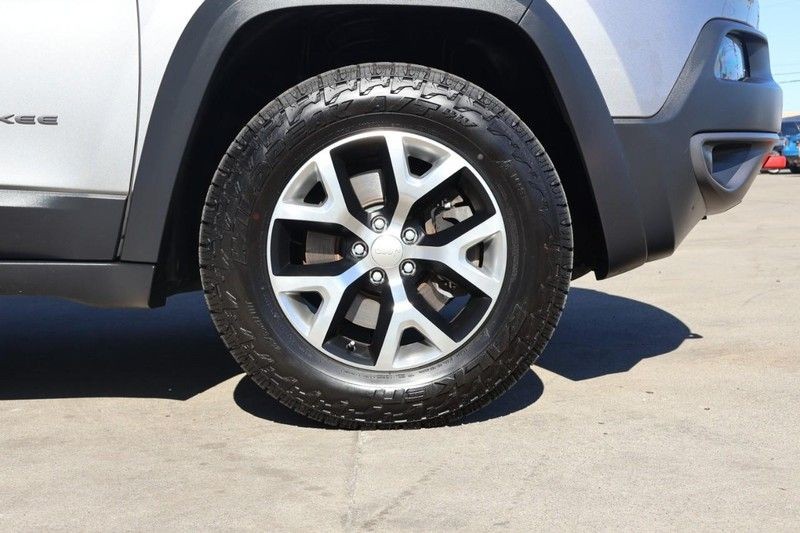 Jeep Cherokee Vehicle Full-screen Gallery Image 13