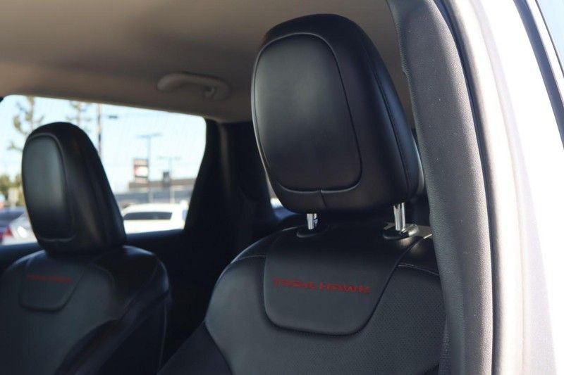 Jeep Cherokee Vehicle Full-screen Gallery Image 18