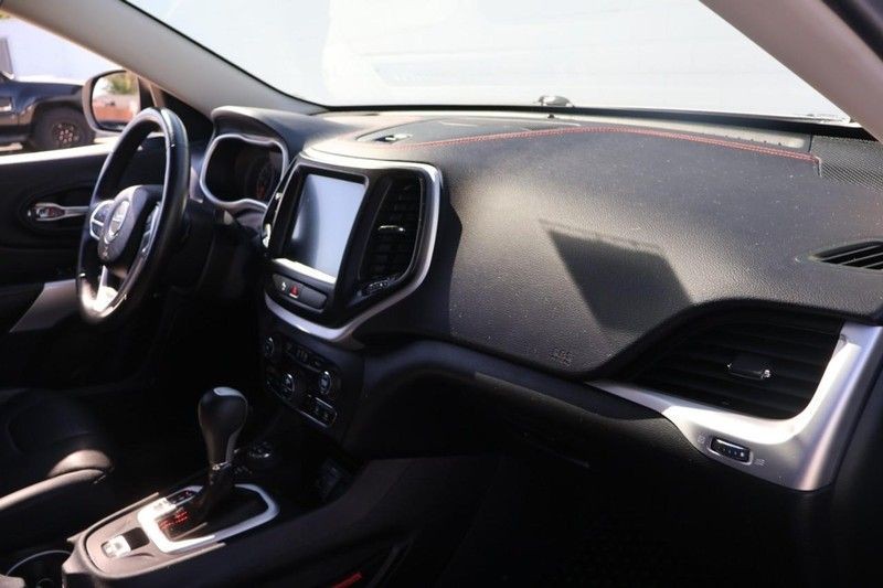 Jeep Cherokee Vehicle Full-screen Gallery Image 19