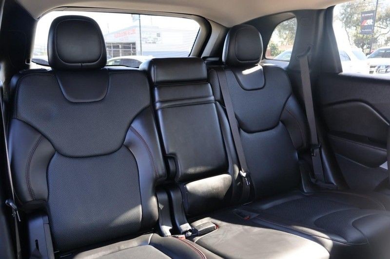 Jeep Cherokee Vehicle Full-screen Gallery Image 21