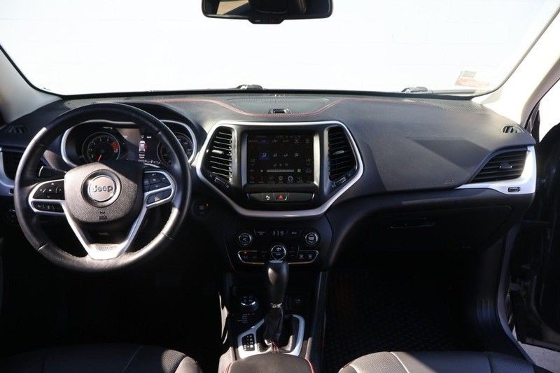 Jeep Cherokee Vehicle Full-screen Gallery Image 22