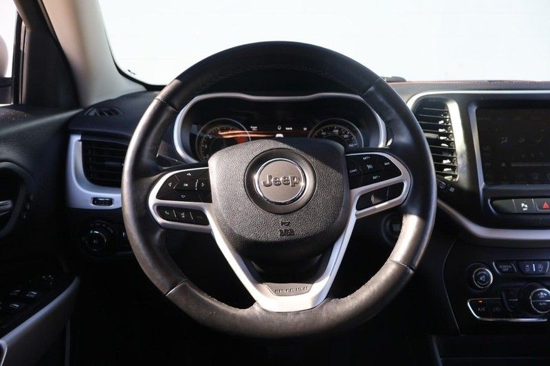 Jeep Cherokee Vehicle Full-screen Gallery Image 24