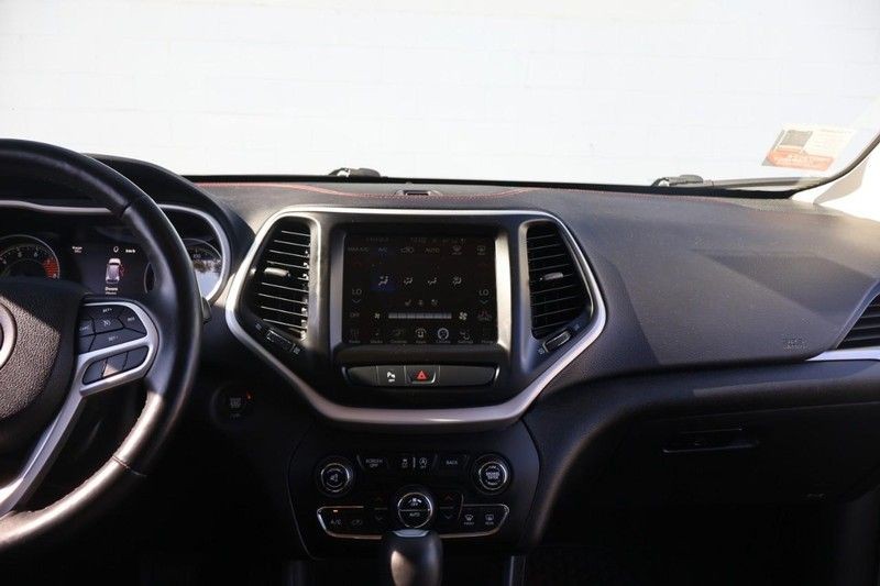 Jeep Cherokee Vehicle Full-screen Gallery Image 27