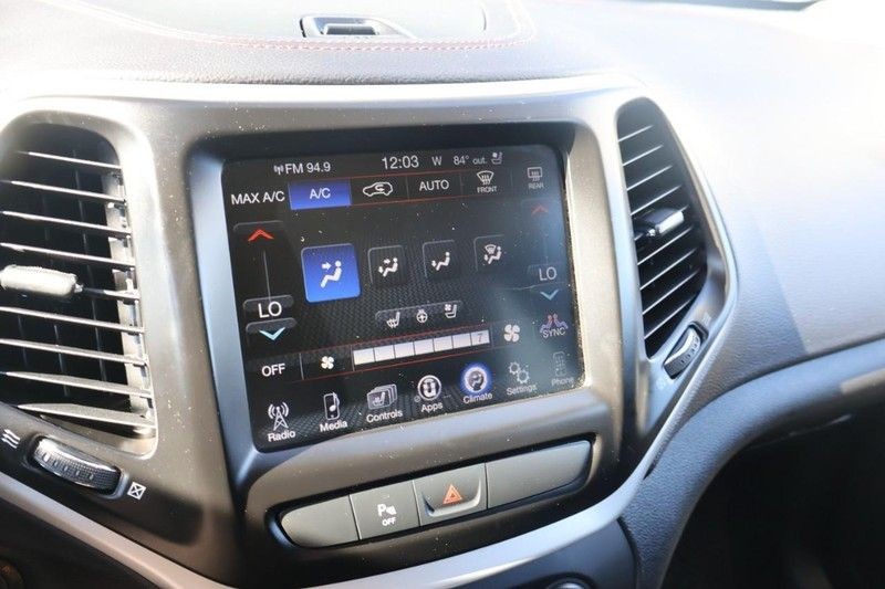 Jeep Cherokee Vehicle Full-screen Gallery Image 28