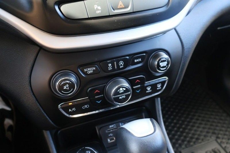 Jeep Cherokee Vehicle Full-screen Gallery Image 30