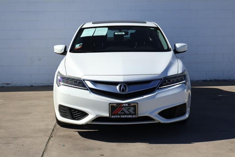 Acura ILX Vehicle Full-screen Gallery Image 02