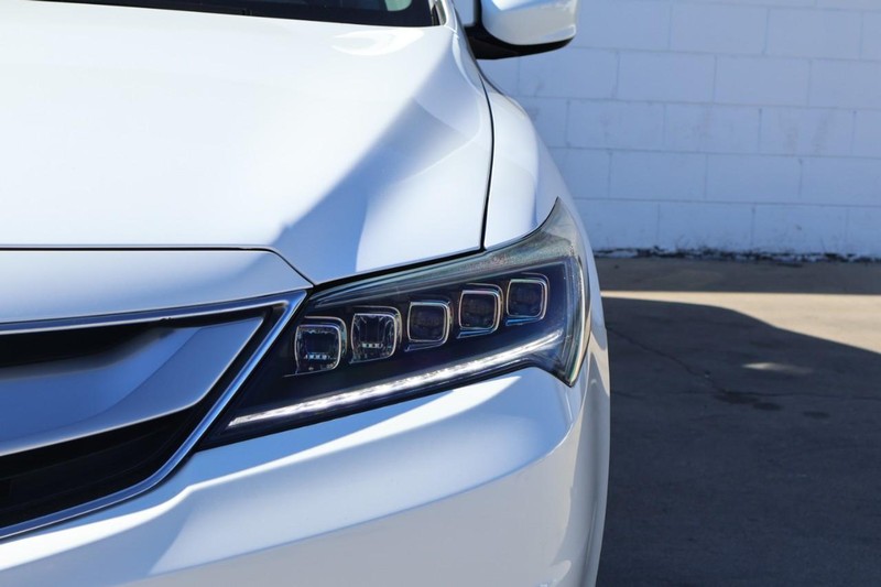 Acura ILX Vehicle Full-screen Gallery Image 03