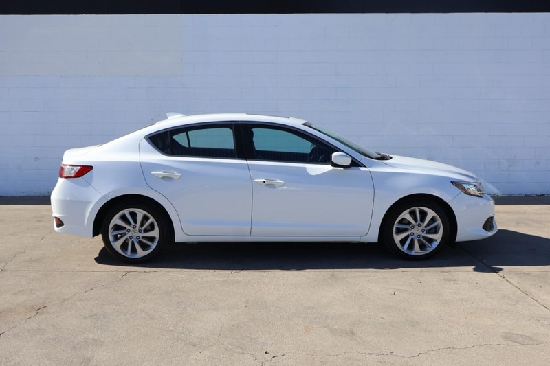 Acura ILX Vehicle Full-screen Gallery Image 04