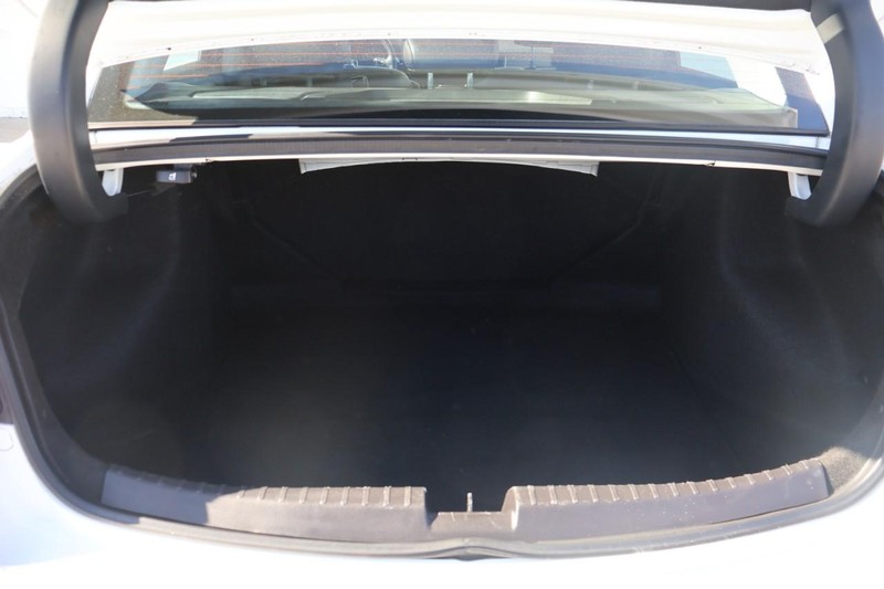 Acura ILX Vehicle Full-screen Gallery Image 08