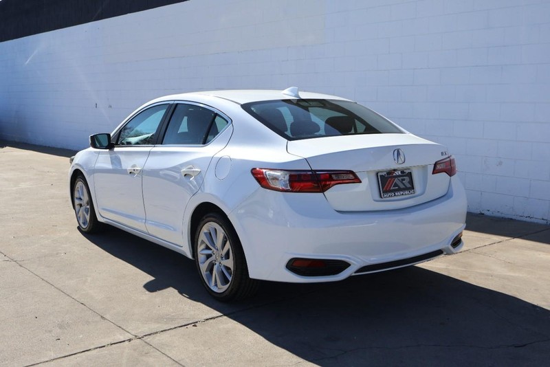 Acura ILX Vehicle Full-screen Gallery Image 09