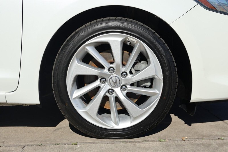 Acura ILX Vehicle Full-screen Gallery Image 13