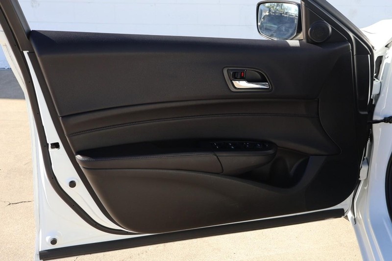 Acura ILX Vehicle Full-screen Gallery Image 14
