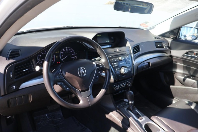 Acura ILX Vehicle Full-screen Gallery Image 15