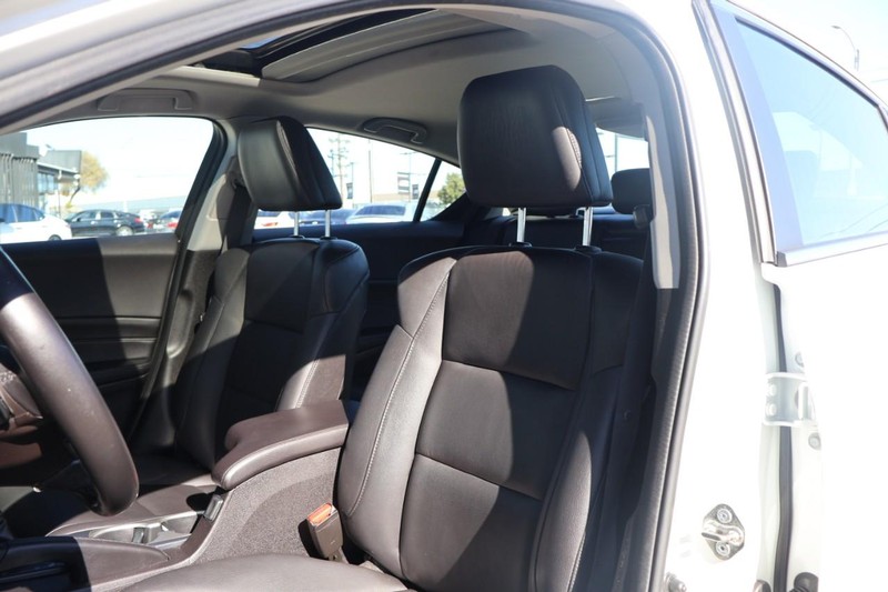 Acura ILX Vehicle Full-screen Gallery Image 16