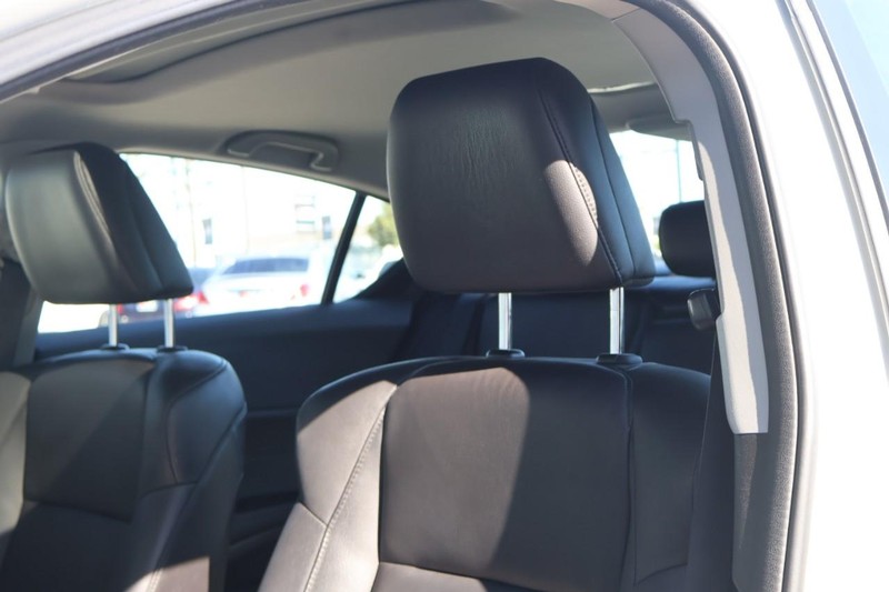 Acura ILX Vehicle Full-screen Gallery Image 17