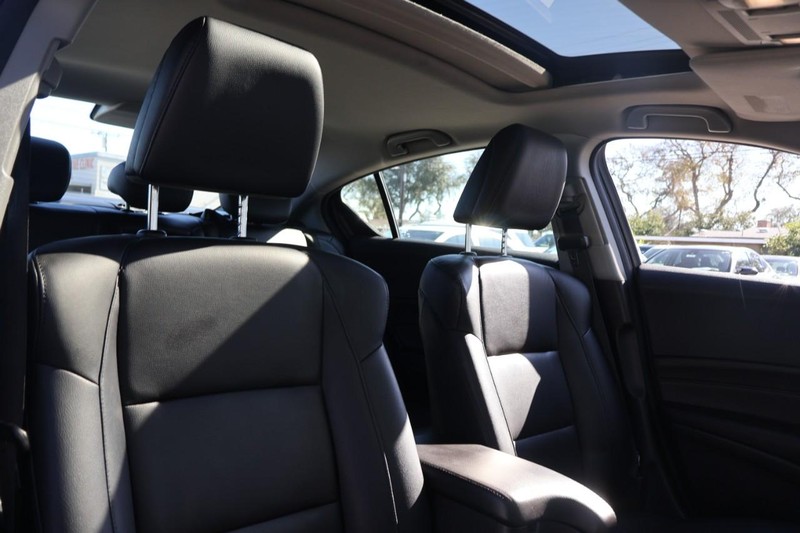 Acura ILX Vehicle Full-screen Gallery Image 19