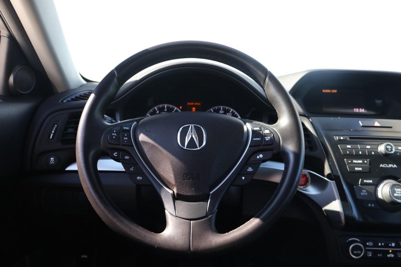 Acura ILX Vehicle Full-screen Gallery Image 23