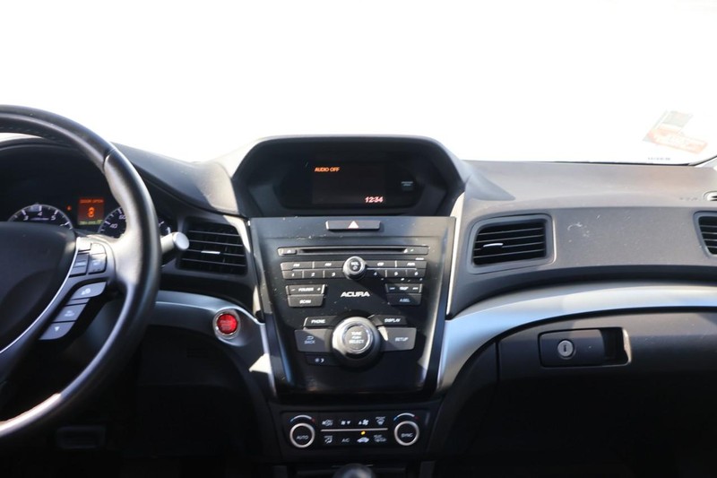Acura ILX Vehicle Full-screen Gallery Image 27