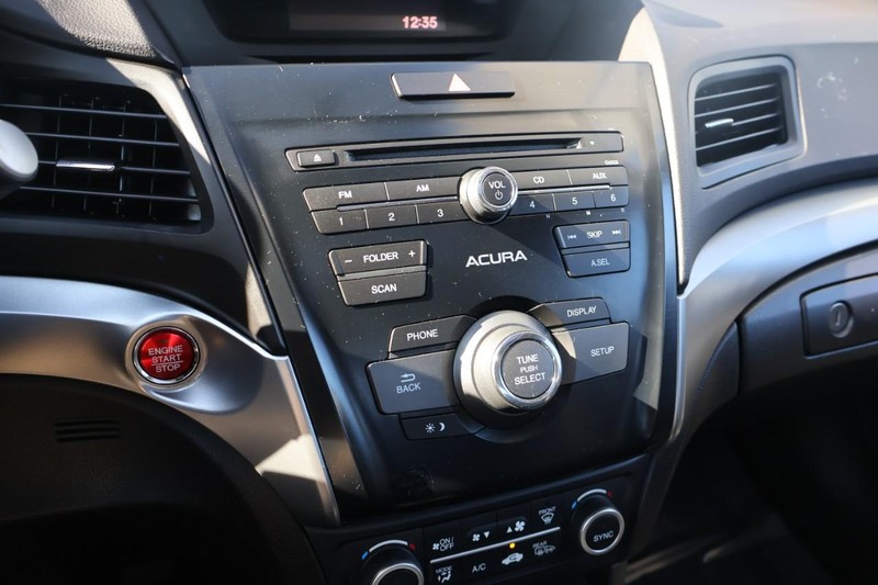 Acura ILX Vehicle Full-screen Gallery Image 30