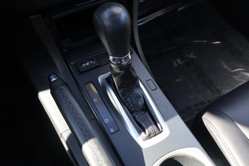 Acura ILX Vehicle Full-screen Gallery Image 31