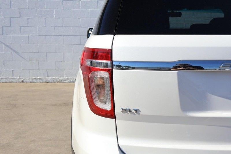 Ford Explorer Vehicle Full-screen Gallery Image 07