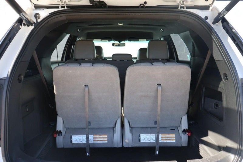 Ford Explorer Vehicle Full-screen Gallery Image 08