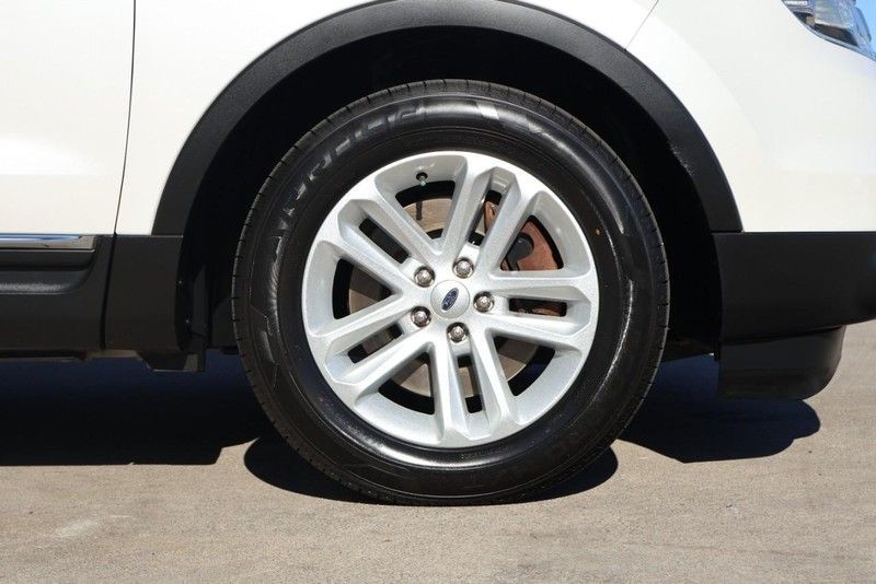 Ford Explorer Vehicle Full-screen Gallery Image 13