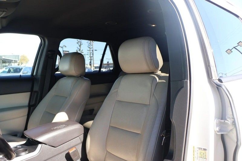 Ford Explorer Vehicle Full-screen Gallery Image 17