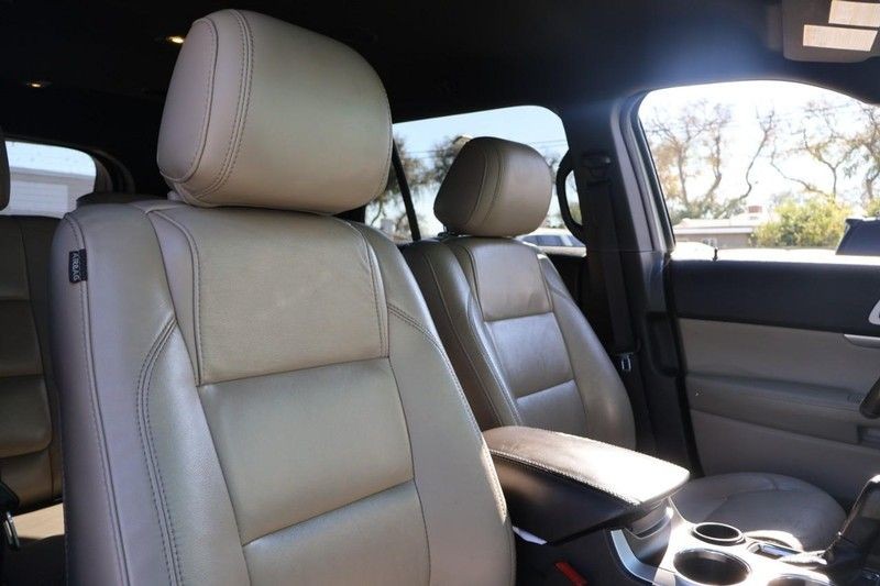 Ford Explorer Vehicle Full-screen Gallery Image 20